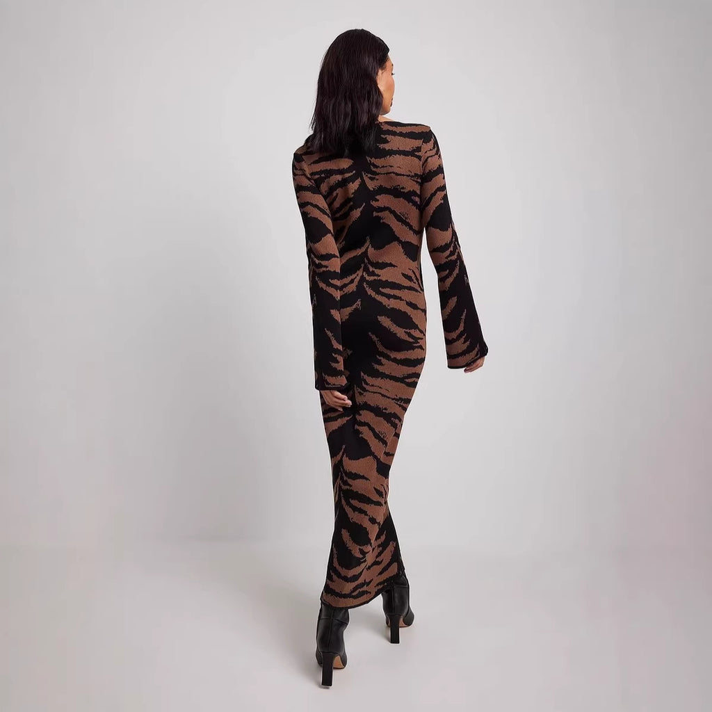 Slim-fit Slightly Flared Sleeve Waist-cinching Dress