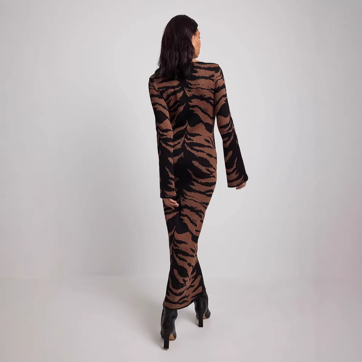 Slim-fit Slightly Flared Sleeve Waist-cinching Dress