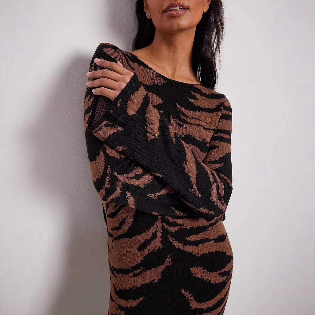 Slim-fit Slightly Flared Sleeve Waist-cinching Dress