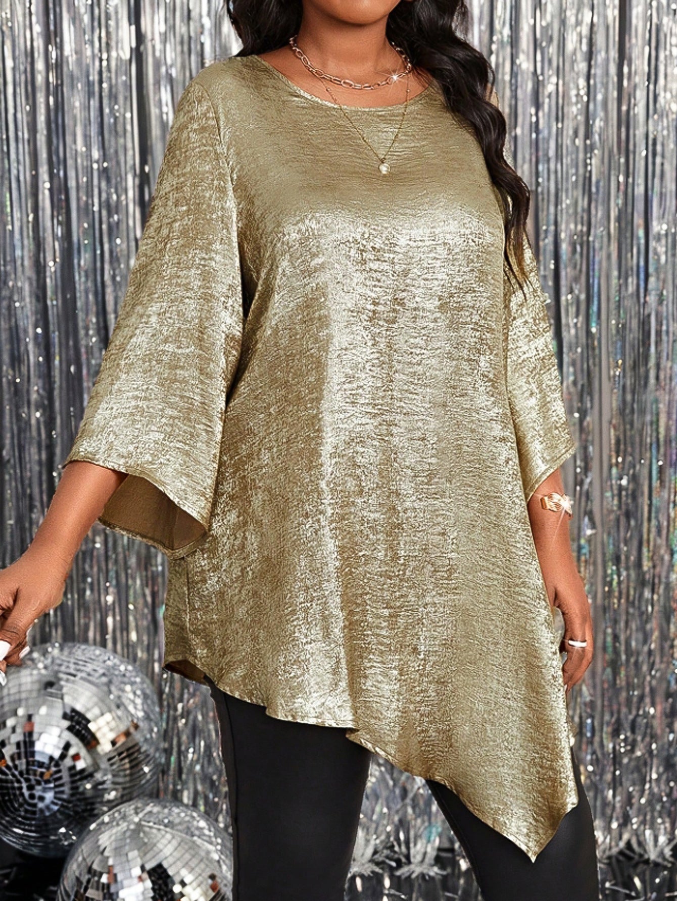 Plus-size Loose-fit Crew Neck Cropped-sleeve Top With An Asymmetrical Hem
